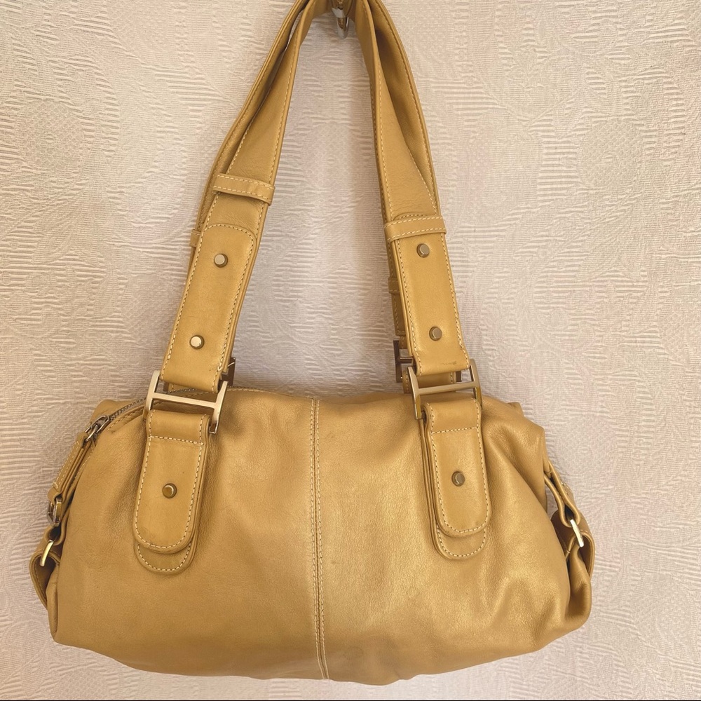Perlina pale gold leather shoulder bag. EUC